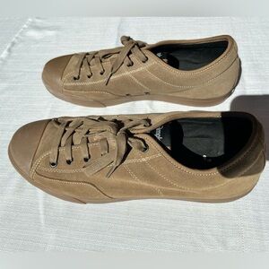 Simple earthy granola brown suede Sneakers, size 13 D2